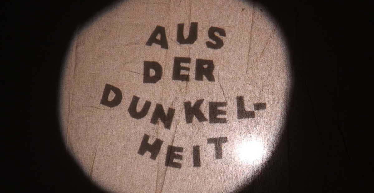 Aus der Dunkelheit